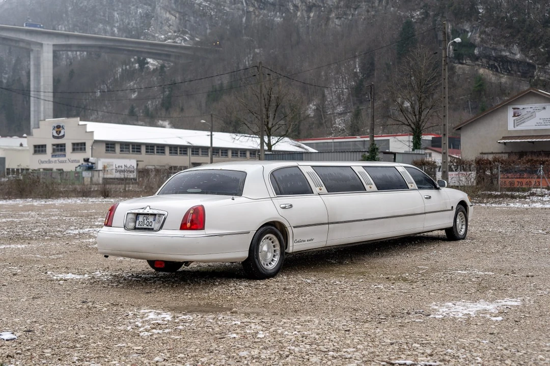 2007 Lincoln Town Car - Image 17 of 30