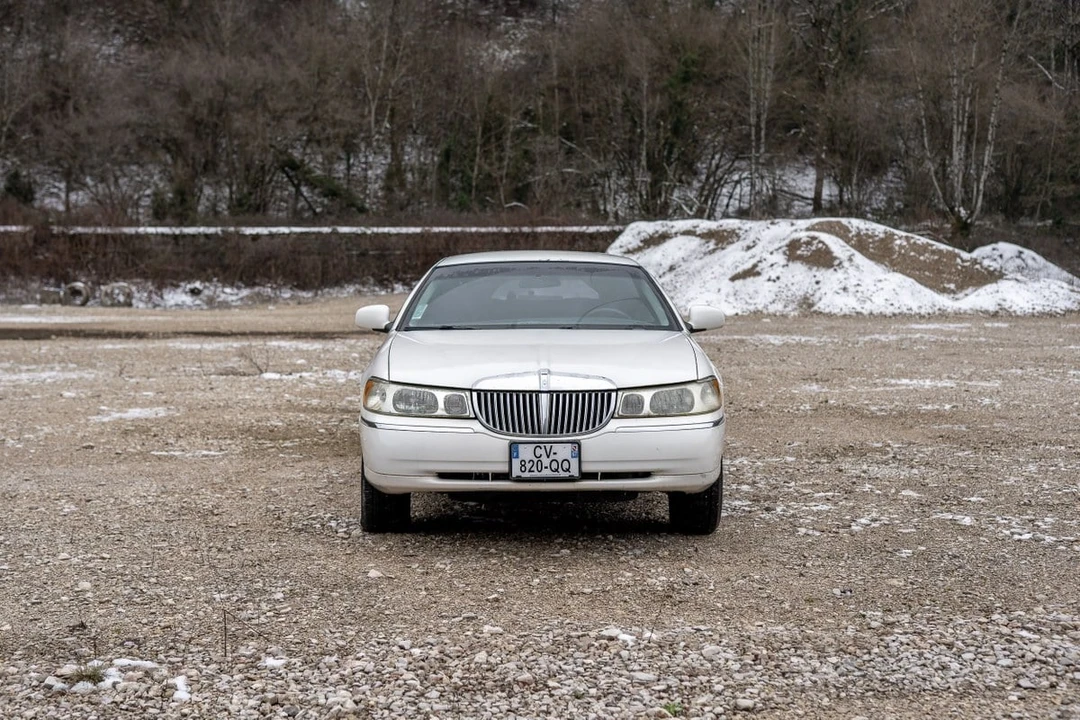 2007 Lincoln Town Car - Image 7 of 30