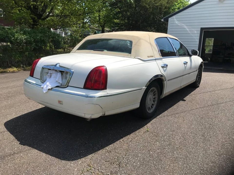 2000 Lincoln Continental 9th Gen - Image 3 of 8