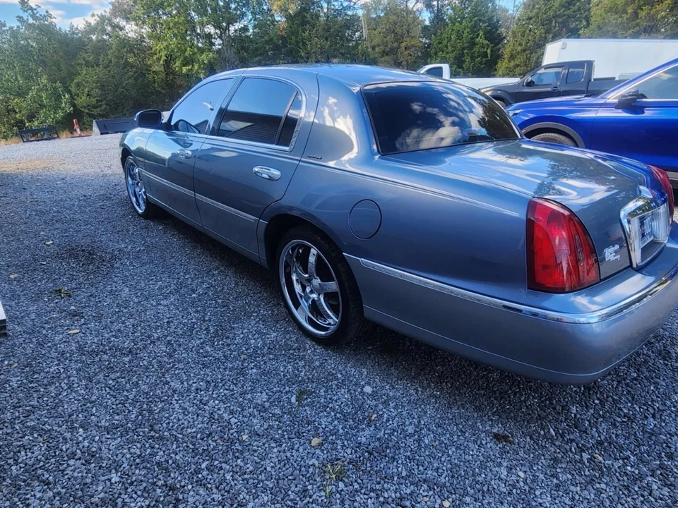 2000 Lincoln Town Car - Image 7 of 21