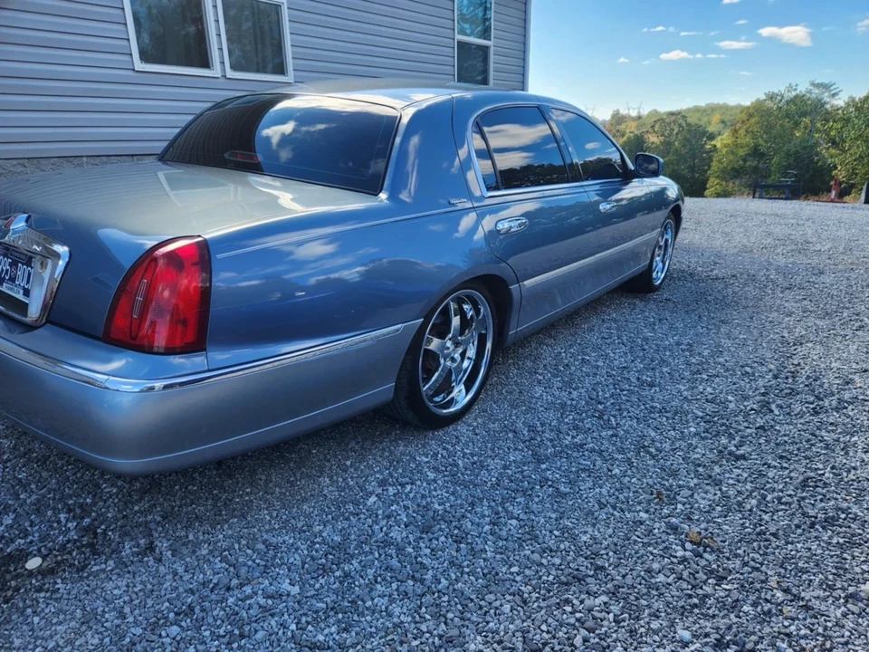 2000 Lincoln Town Car - Image 6 of 21