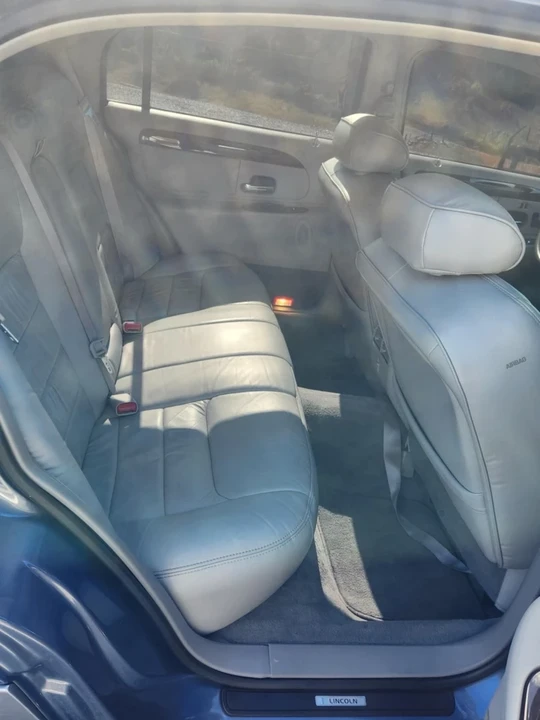 2000 Lincoln Town Car - Image 20 of 21