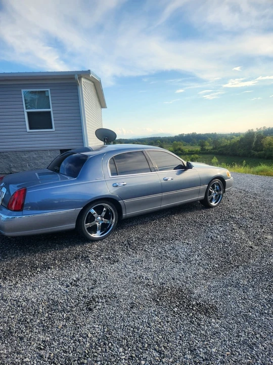 2000 Lincoln Town Car - Image 16 of 21