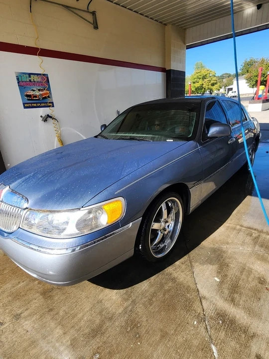 2000 Lincoln Town Car - Image 18 of 21