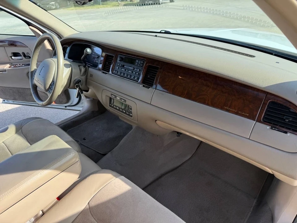 2000 Lincoln Town Car - Image 21 of 21