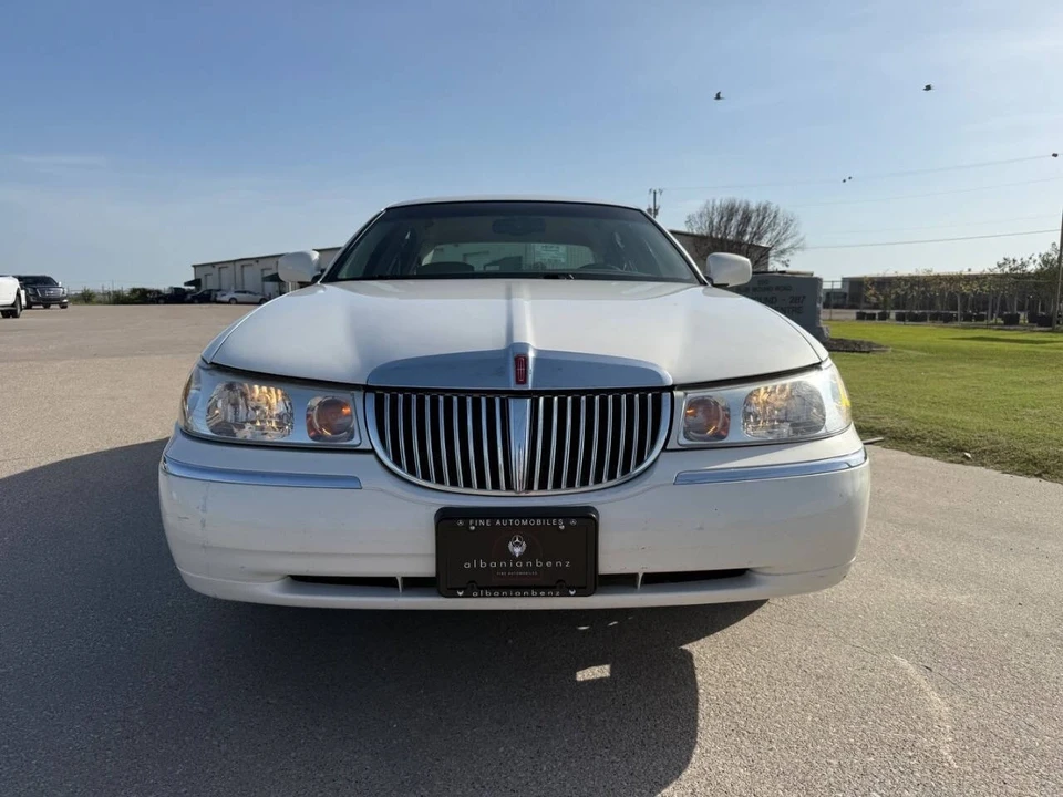 2000 Lincoln Town Car - Image 3 of 21