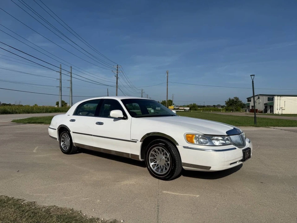 2000 Lincoln Town Car - Image 14 of 21
