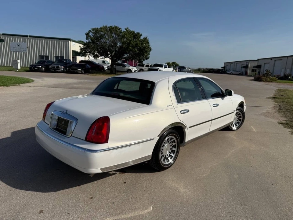 2000 Lincoln Town Car - Image 10 of 21