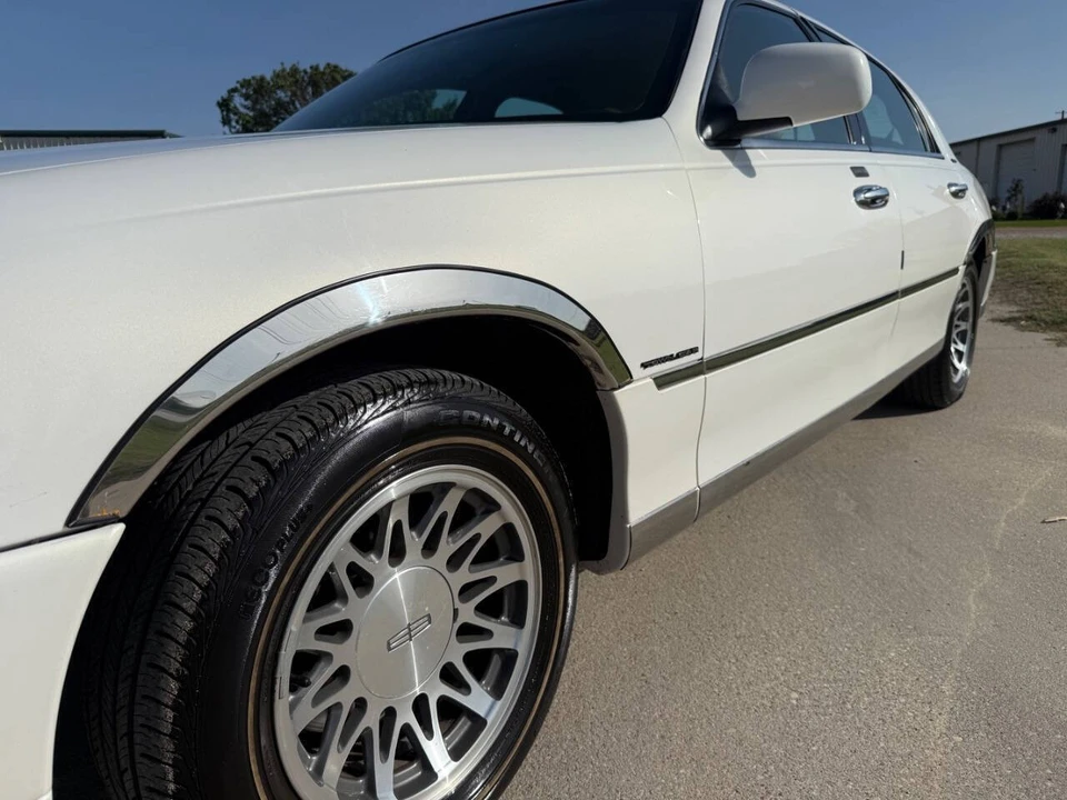 2000 Lincoln Town Car - Image 4 of 21