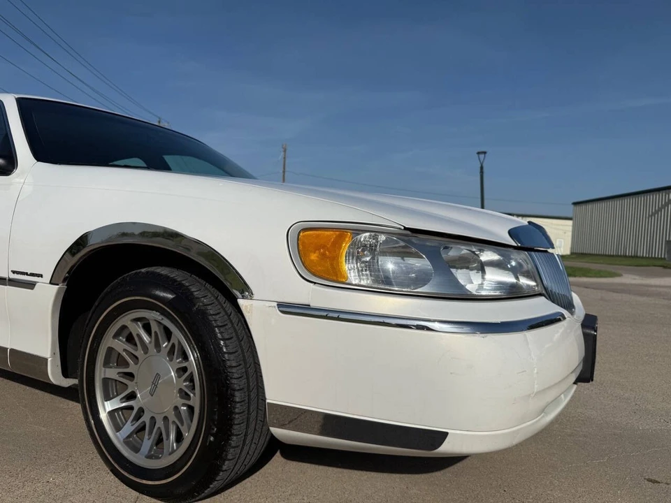 2000 Lincoln Town Car - Image 13 of 21