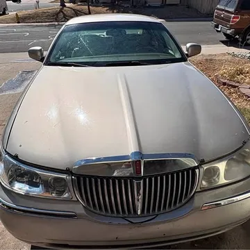 2000 Lincoln Town Car Signature Limited