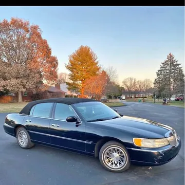 2000 Lincoln Town Car Signature Limited