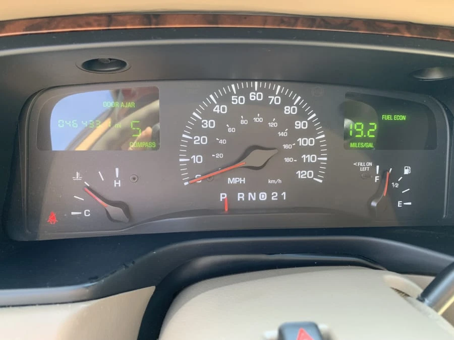 2000 Lincoln Town Car - Image 14 of 30