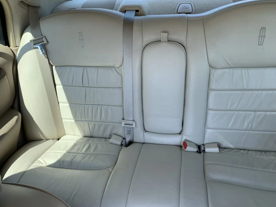 2000 Lincoln Town Car - Image 11 of 30