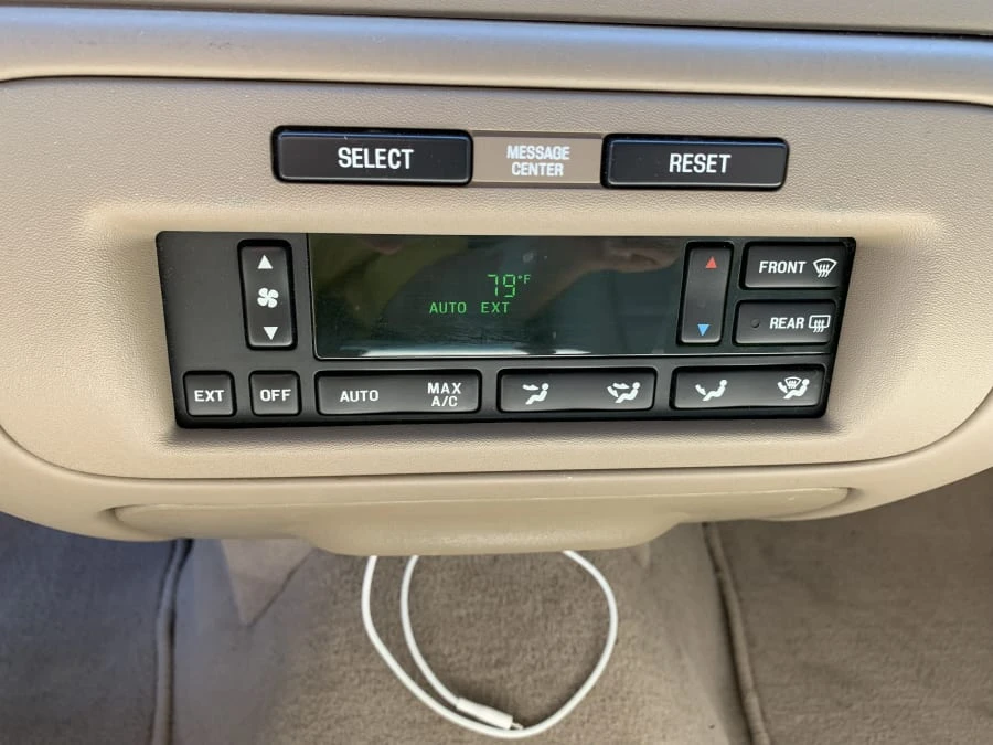 2000 Lincoln Town Car - Image 18 of 30