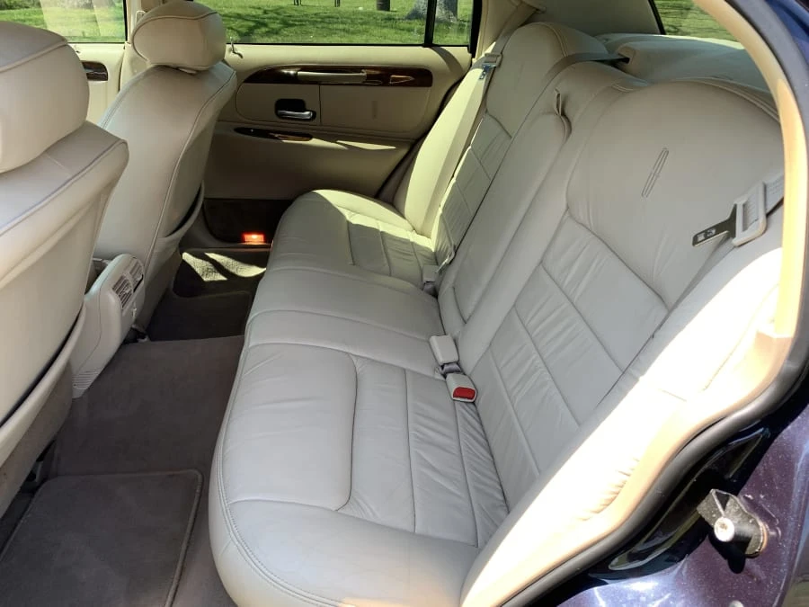 2000 Lincoln Town Car - Image 9 of 30