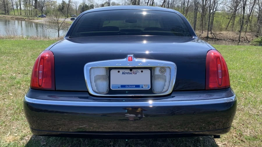 2000 Lincoln Town Car - Image 6 of 30
