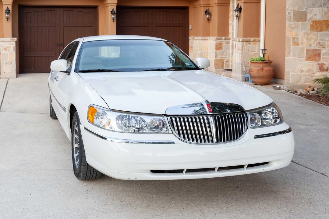 2000 Lincoln Town Car - Image 12 of 31