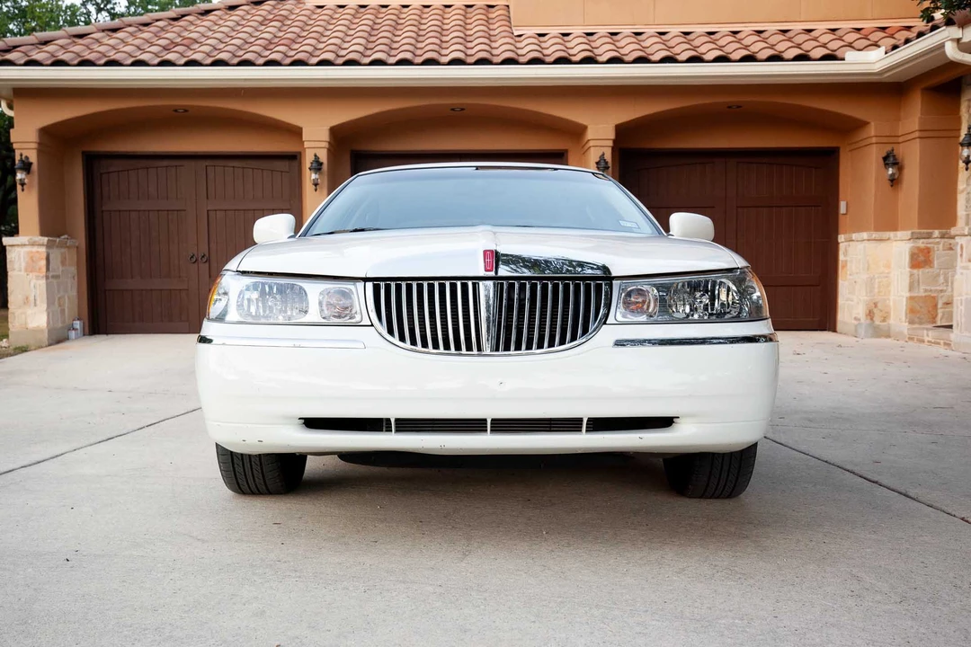 2000 Lincoln Town Car - Image 14 of 31
