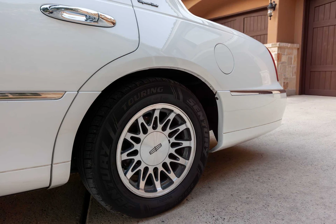 2000 Lincoln Town Car - Image 31 of 31