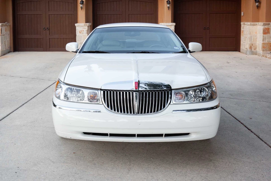 2000 Lincoln Town Car - Image 4 of 31