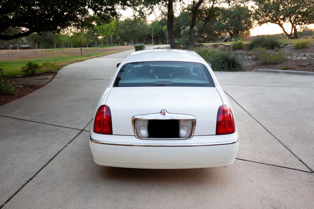 2000 Lincoln Town Car - Image 10 of 31