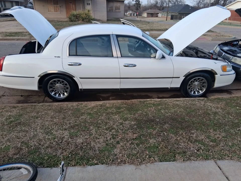 2000 Lincoln Town Car - Image 8 of 8
