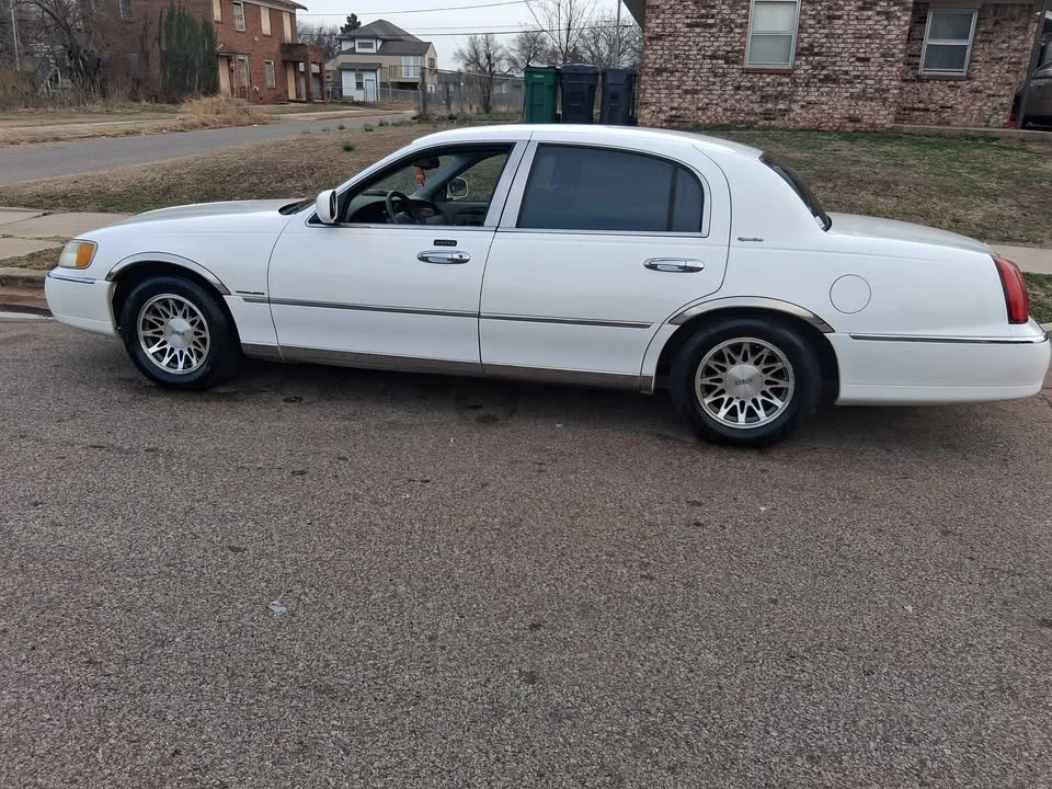 2000 Lincoln Town Car - Image 6 of 8