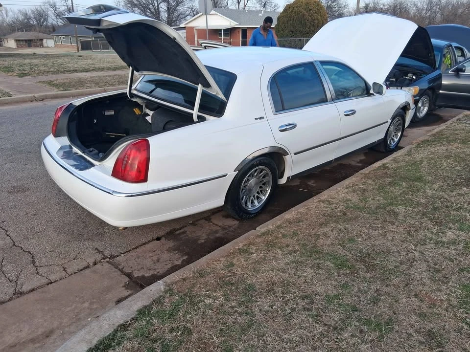 2000 Lincoln Town Car - Image 5 of 8