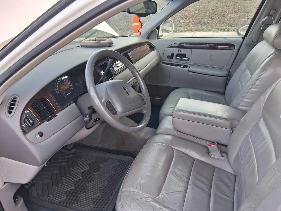 2000 Lincoln Town Car - Image 3 of 8