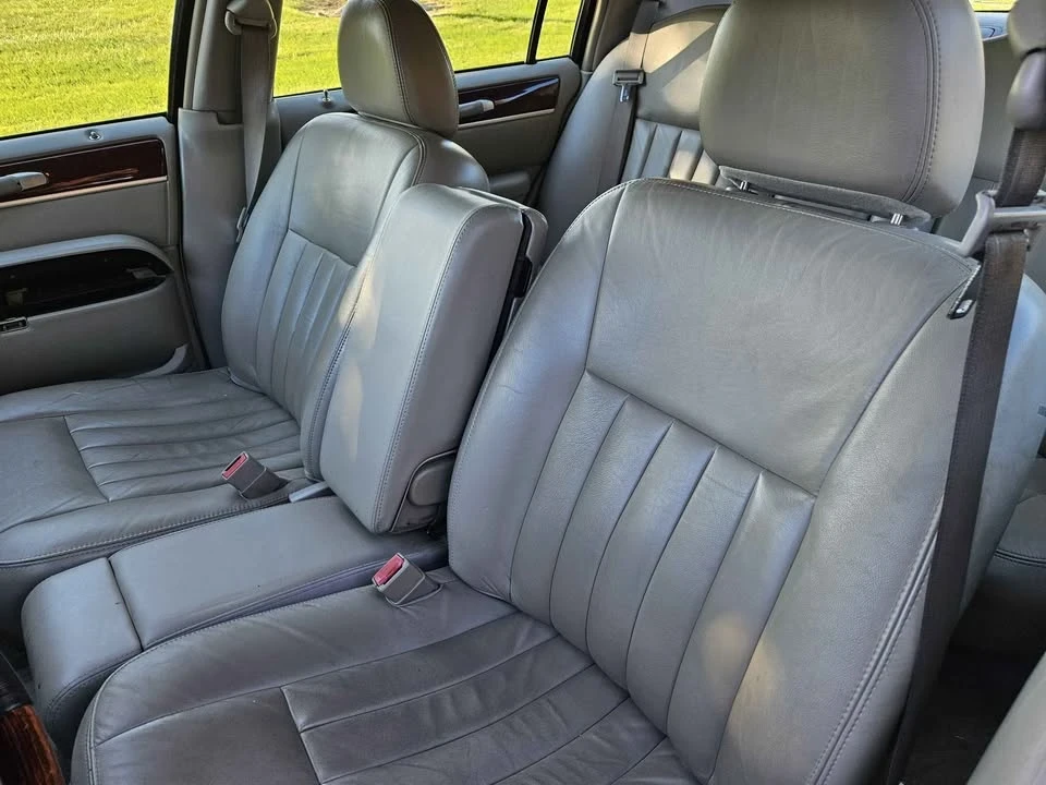 2000 Lincoln Town Car - Image 9 of 11