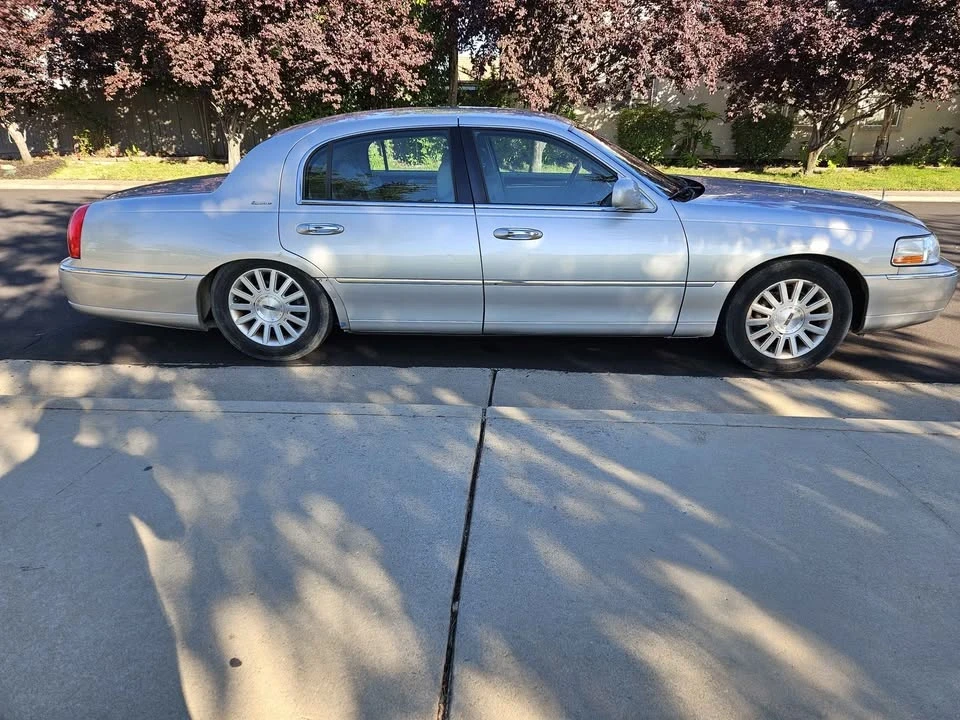 2000 Lincoln Town Car - Image 6 of 11