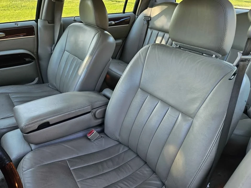 2000 Lincoln Town Car - Image 8 of 11