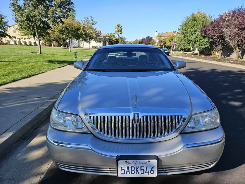 2000 Lincoln Town Car - Image 4 of 11
