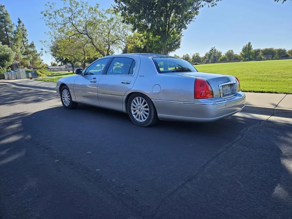 2000 Lincoln Town Car - Image 3 of 11
