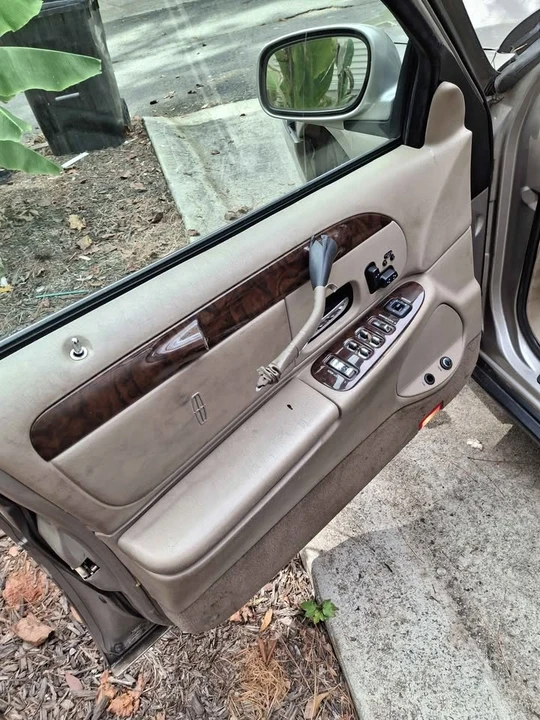 2000 Lincoln Town Car - Image 4 of 7