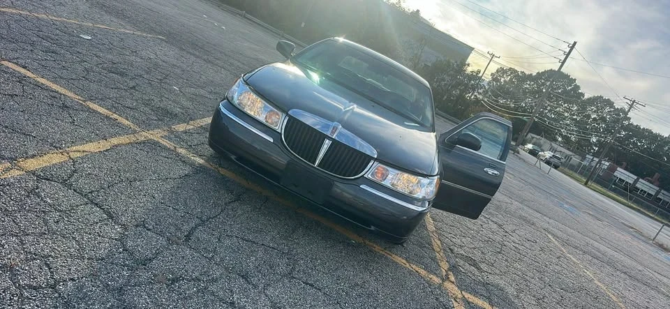2000 Lincoln Town Car - Image 9 of 9
