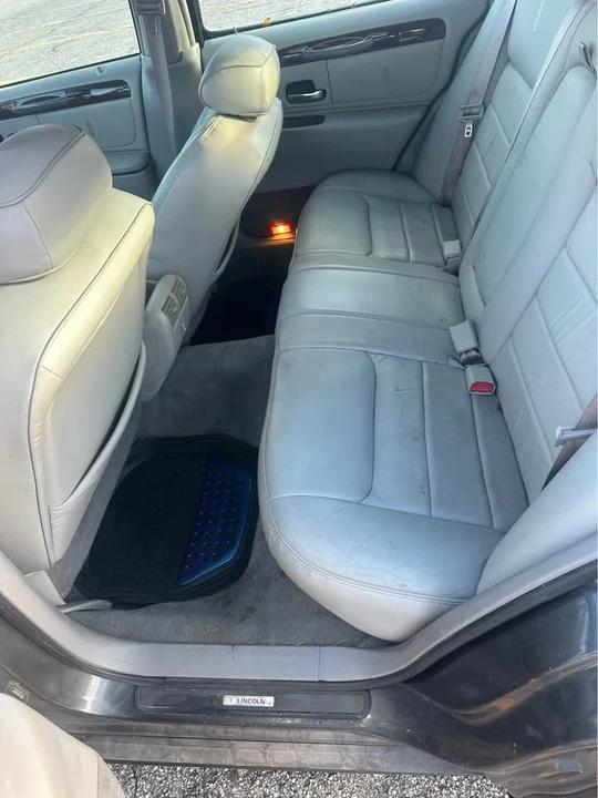 2000 Lincoln Town Car - Image 5 of 9