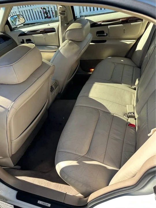 2000 Lincoln Town Car - Image 6 of 9