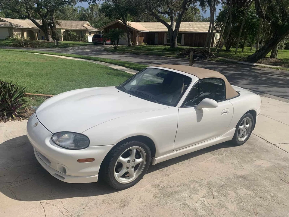 2000 Mazda NB MX-5 Miata - Image 2 of 10