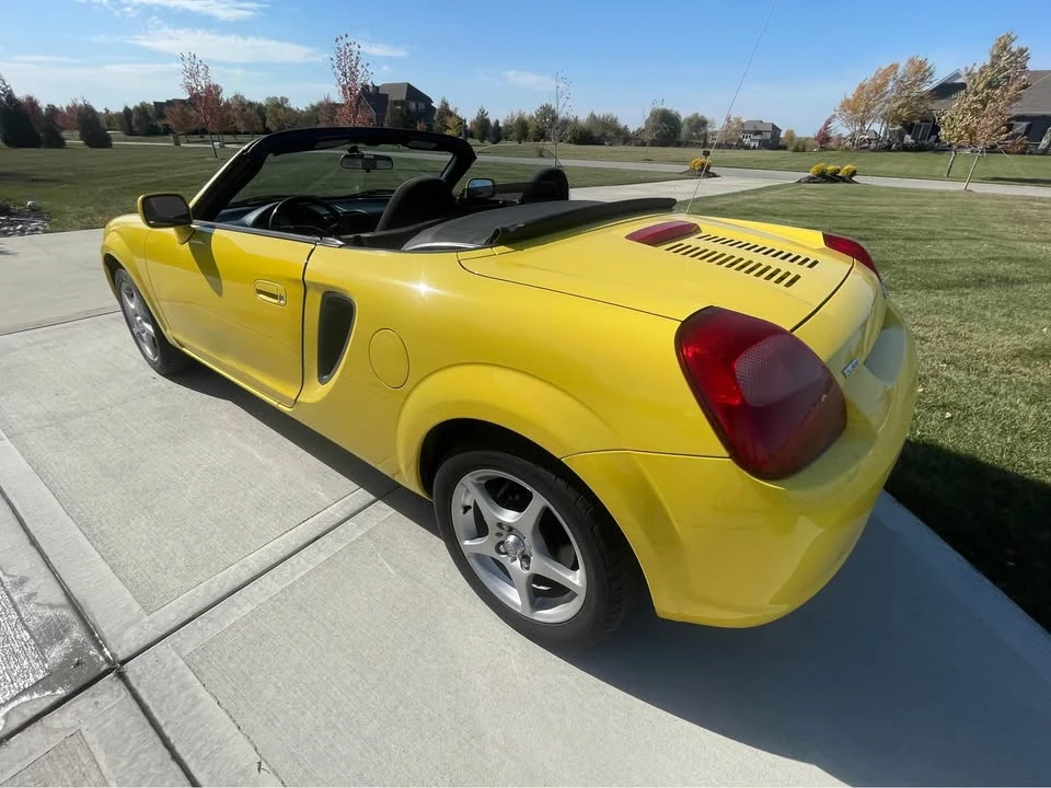 2000 Toyota MR2 Spyder/MR-S - Image 6 of 10