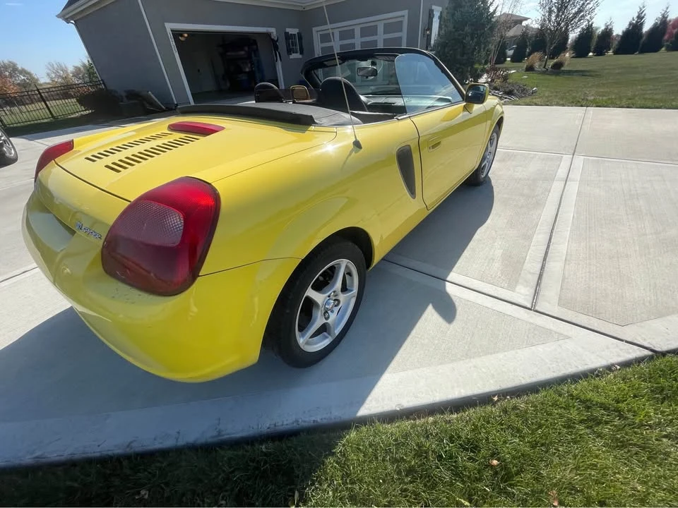 2000 Toyota MR2 Spyder/MR-S - Image 2 of 10