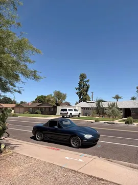 2000 Mazda MX-5 Miata Club Convertible 2D
