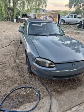 2000 Mazda MX-5 Miata Club Convertible 2D