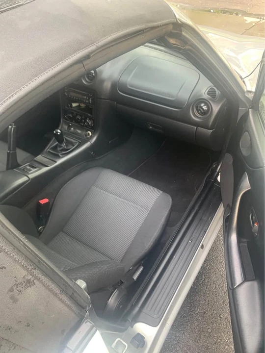 2000 Mazda NB MX-5 Miata - Image 9 of 10