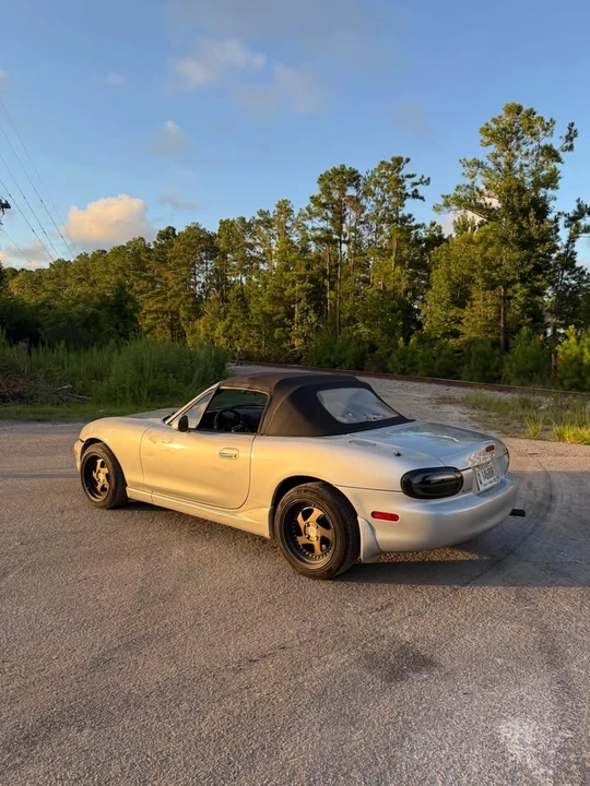 2000 Mazda NB MX-5 Miata - Image 2 of 3