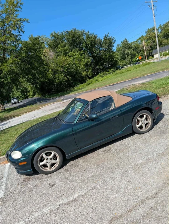 2000 Mazda NB MX-5 Miata - Image 2 of 8