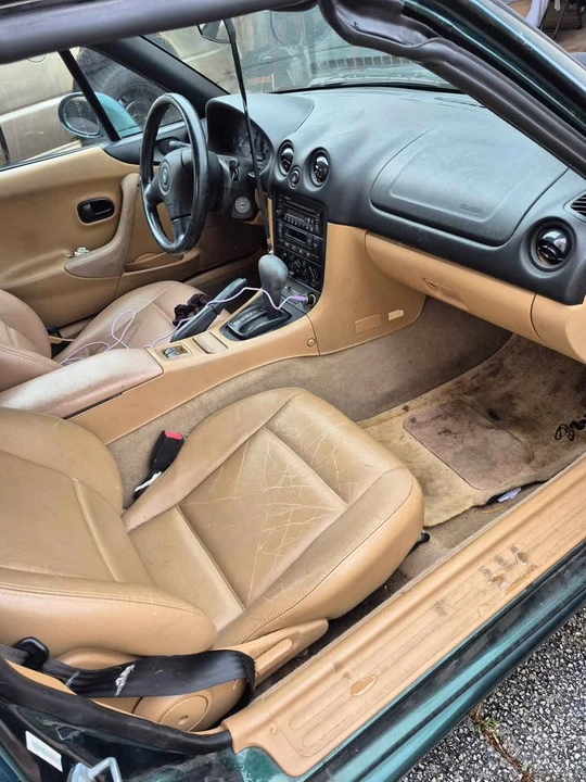 2000 Mazda NB MX-5 Miata - Image 5 of 8