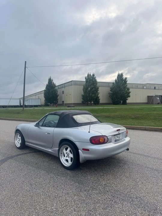 2000 Mazda NB MX-5 Miata - Image 4 of 7