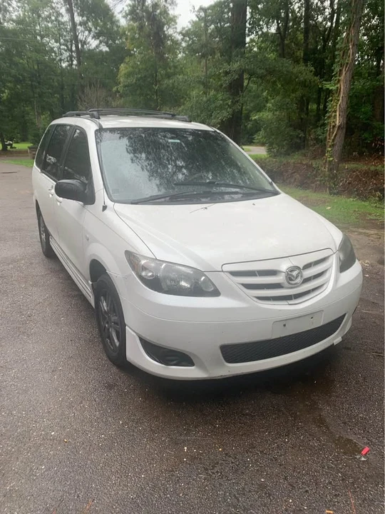 2000 Mazda MPV 2nd Gen - Image 2 of 3